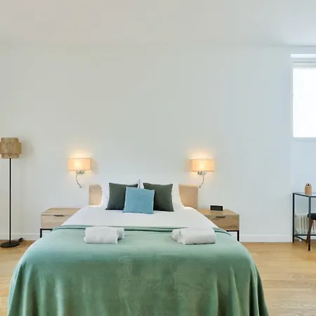 Splendid In The Heart Of The Chic 16th *