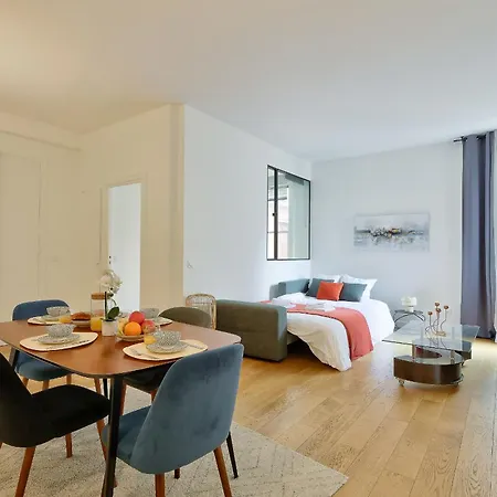 Splendid In The Heart Of The Chic 16th Apartment